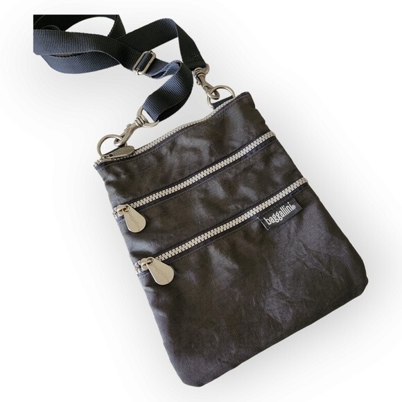 Baggallini Handbags - Baggallini Crossbody Bag Adjustable Strap Gray with Hot Pink Lining Zip Closure
